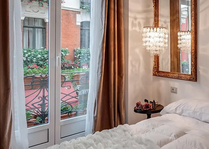 Purple Dog Aparthotel