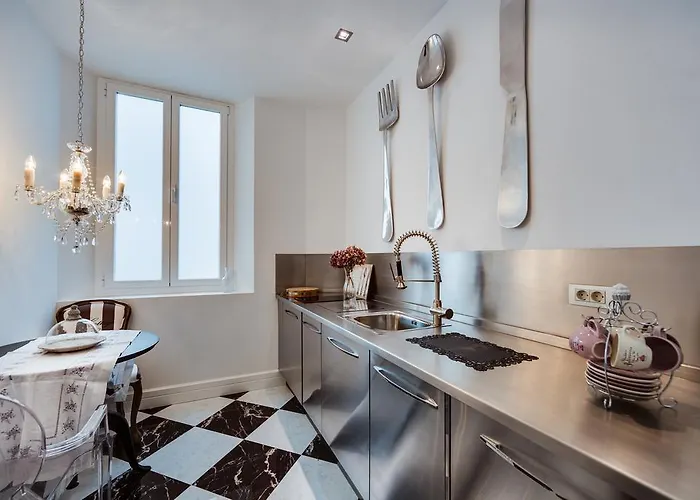 Purple Dog Aparthotel 4*